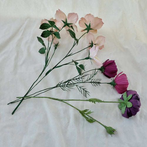 Bouquet de fleurs en papier variations autour du violet : renoncule, cosmos, roses sauvages | EMPREINTES Paris - EMPREINTES Paris