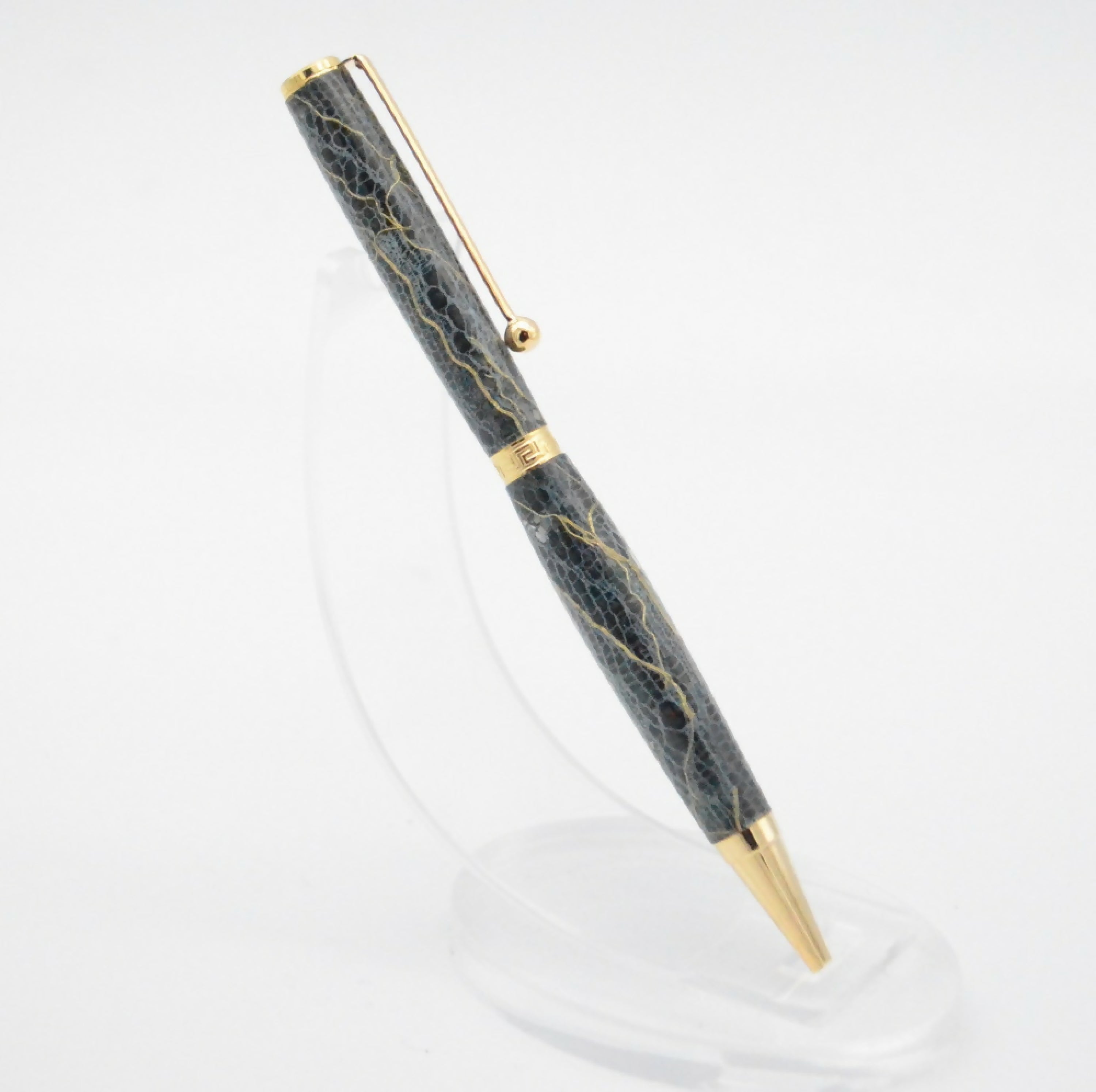 stylo_bille_en_dentelle_de_calais_caudry_i004_benjamin_pamart copie | EMPREINTES Paris