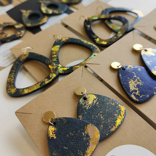 boucles_doreilles_creoles_en_cuir_avec_dorures_holographiques_julie_troncin_maroquinerie | EMPREINTES Paris - EMPREINTES Paris