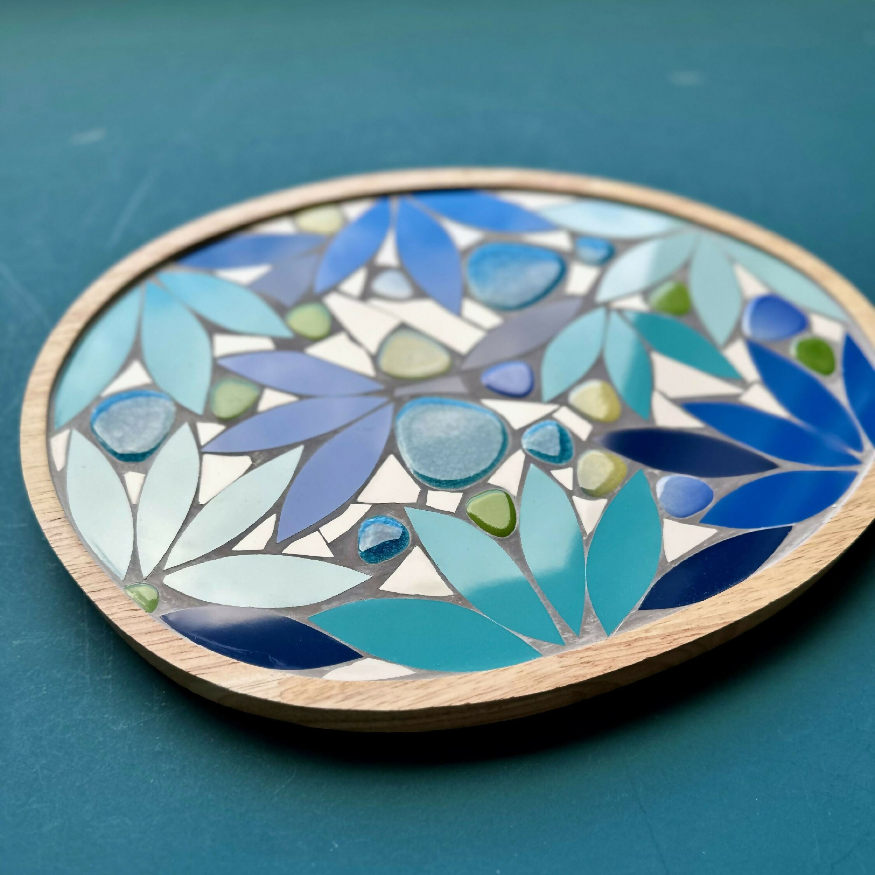 Plateau Magnolias bleu et vert fond blanc | EMPREINTES Paris