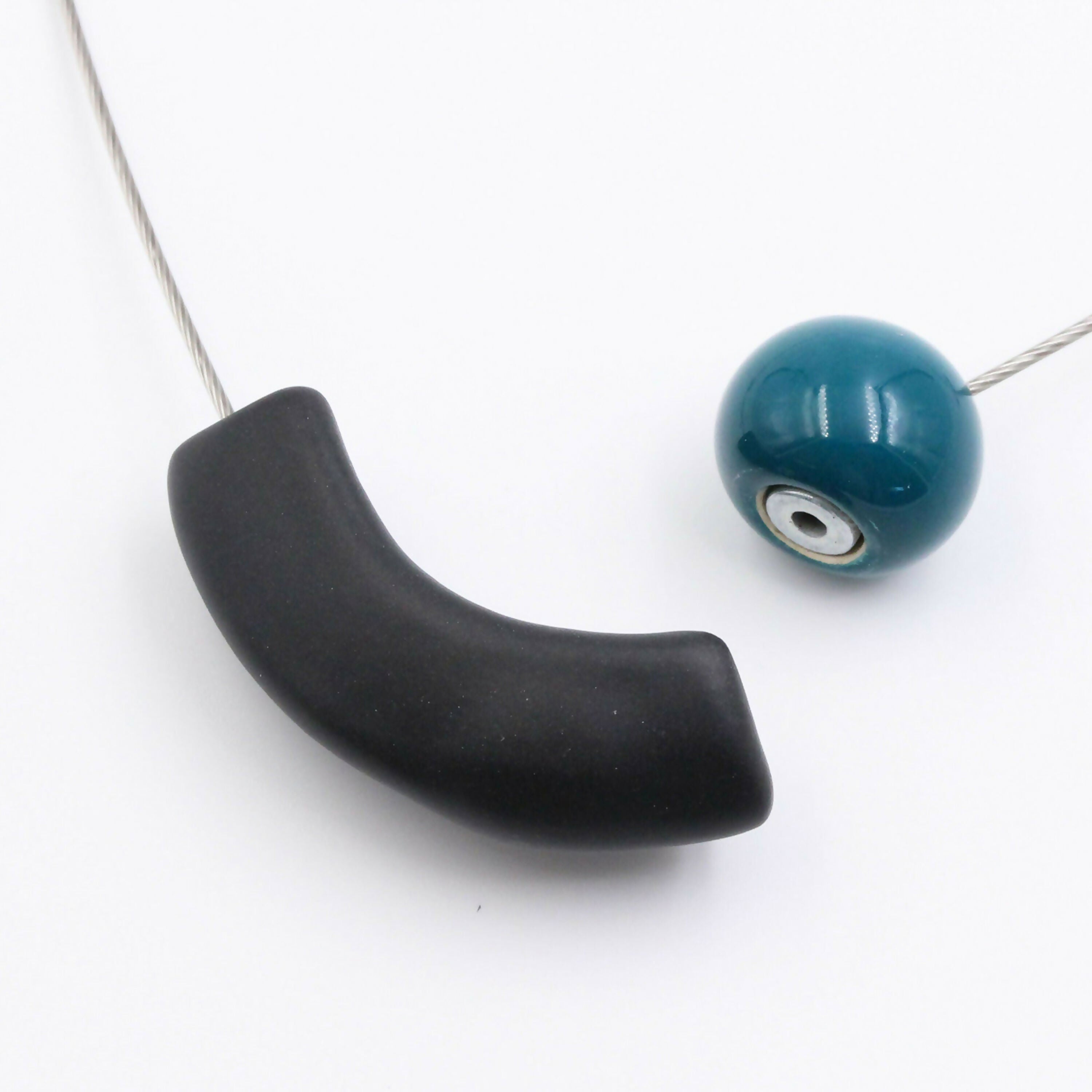 collier_atome_ceramique_et_cable_nylon_andreani_creations copie | EMPREINTES Paris