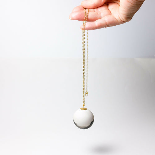 collier_porcelaine_boule_paysage_chaine_doree_atelier_christine_moquet copie | EMPREINTES Paris - EMPREINTES Paris