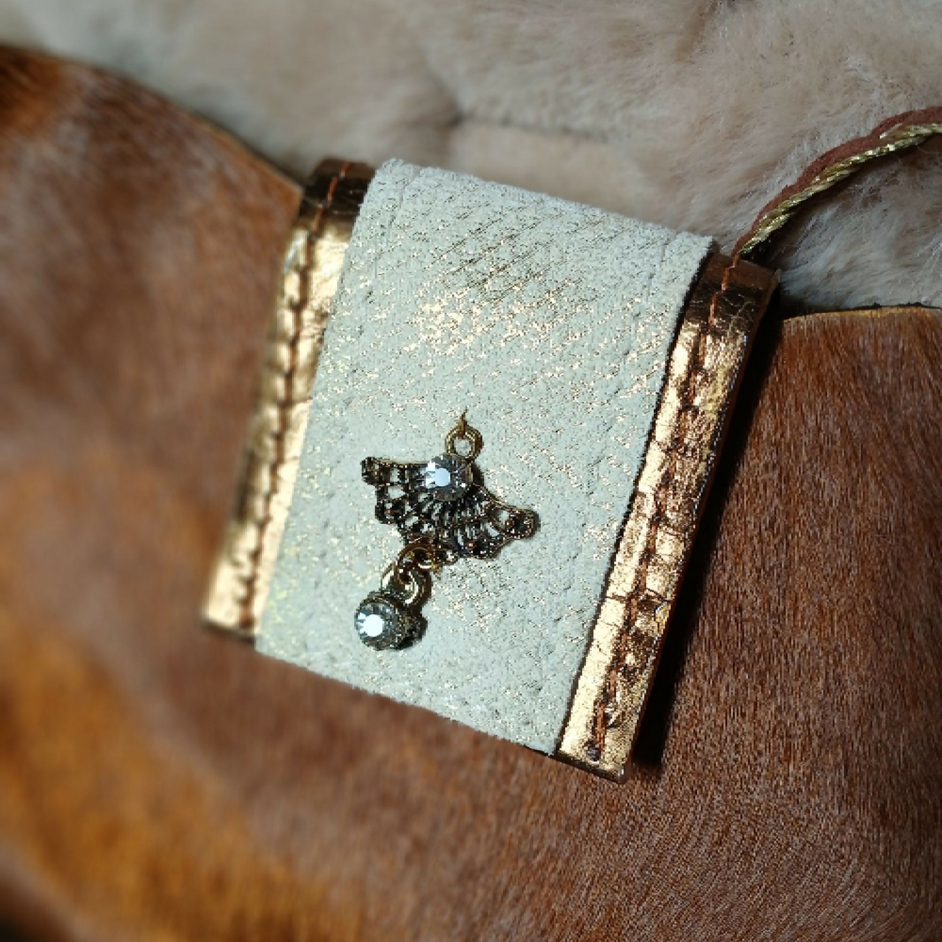 pochette_smartphone_totem_occi_tanne copie | EMPREINTES Paris