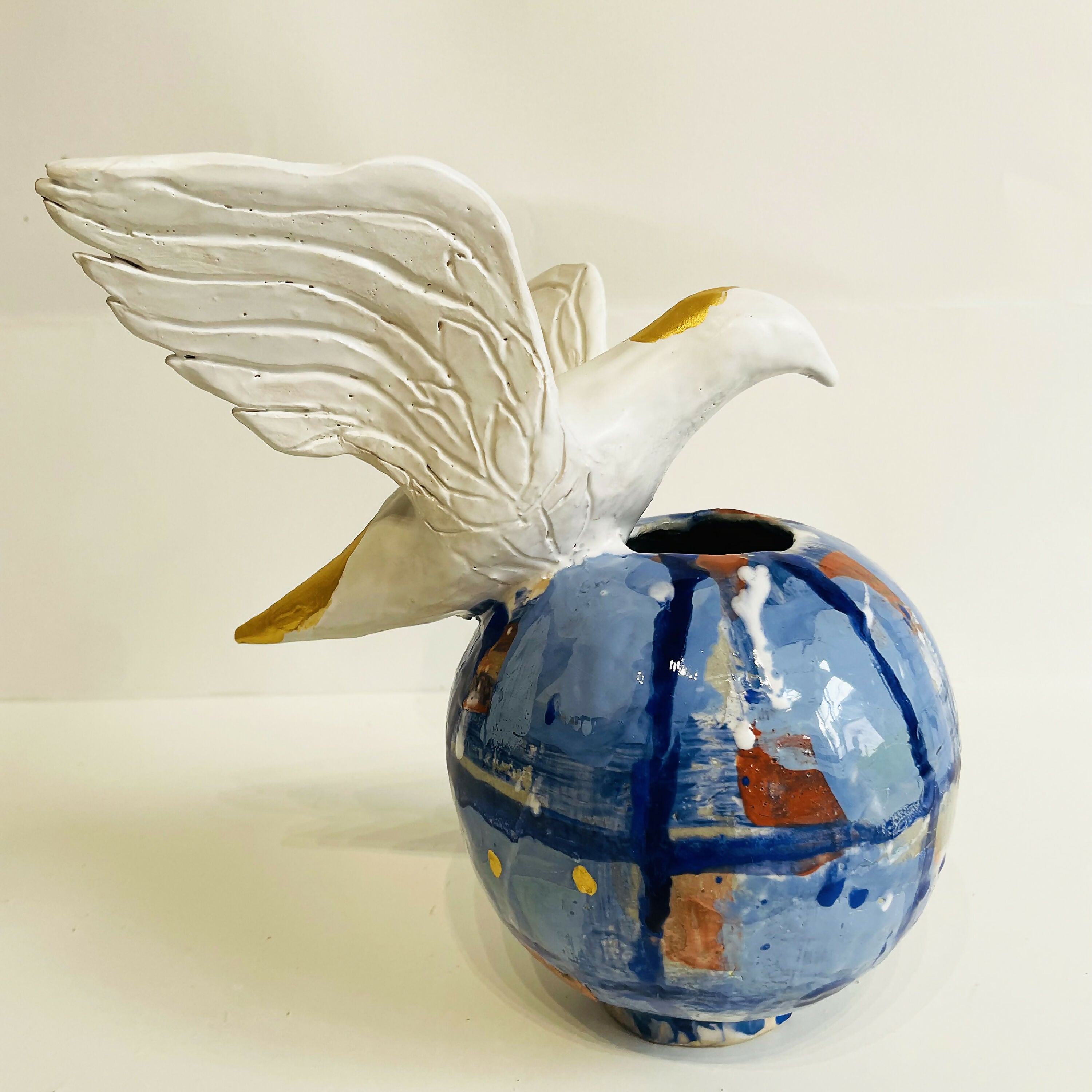 Vase boule bleu à l