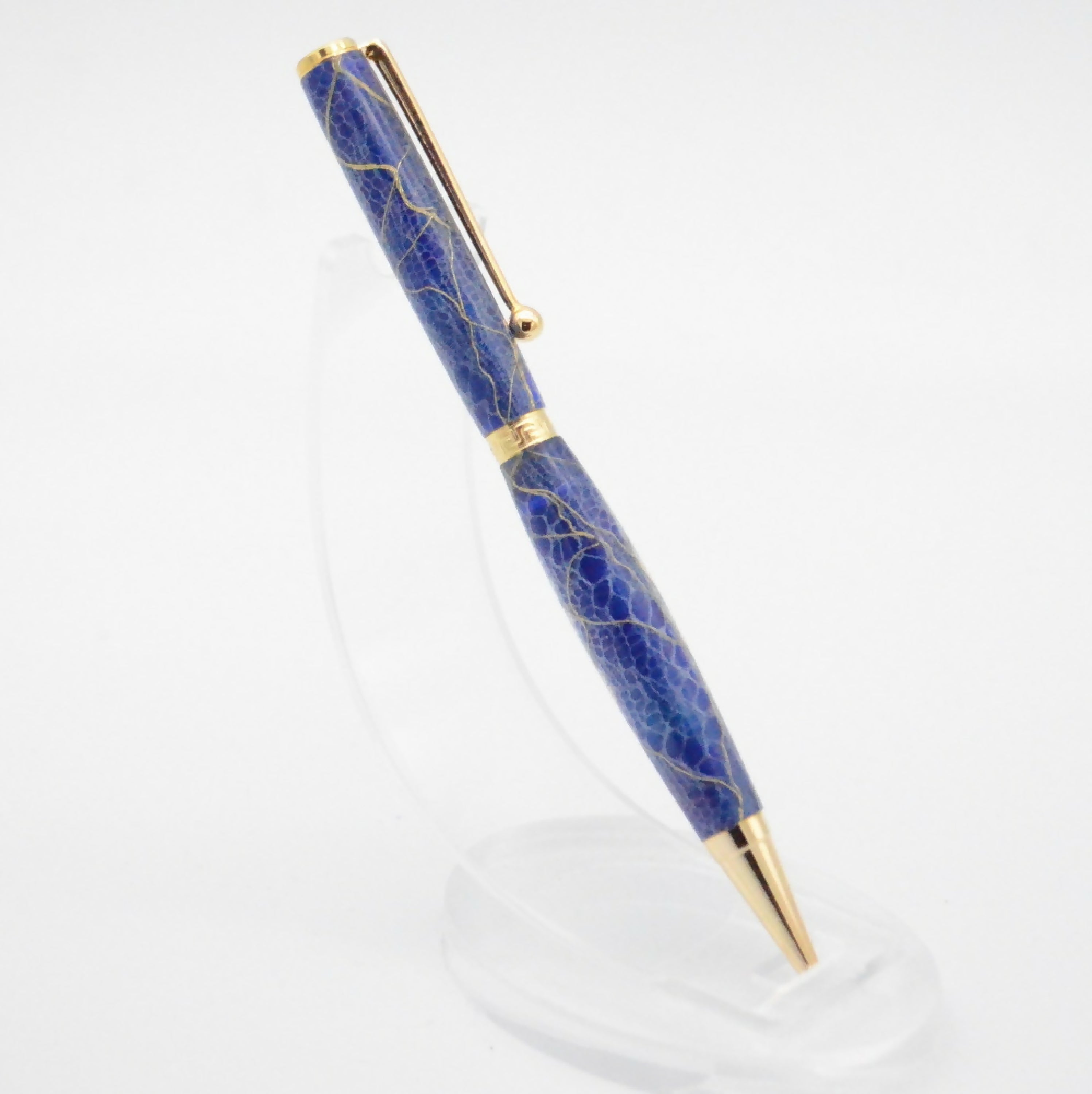 stylo_a_bille_bleu_en_dentelle_de_calais_benjamin_pamart copie | EMPREINTES Paris