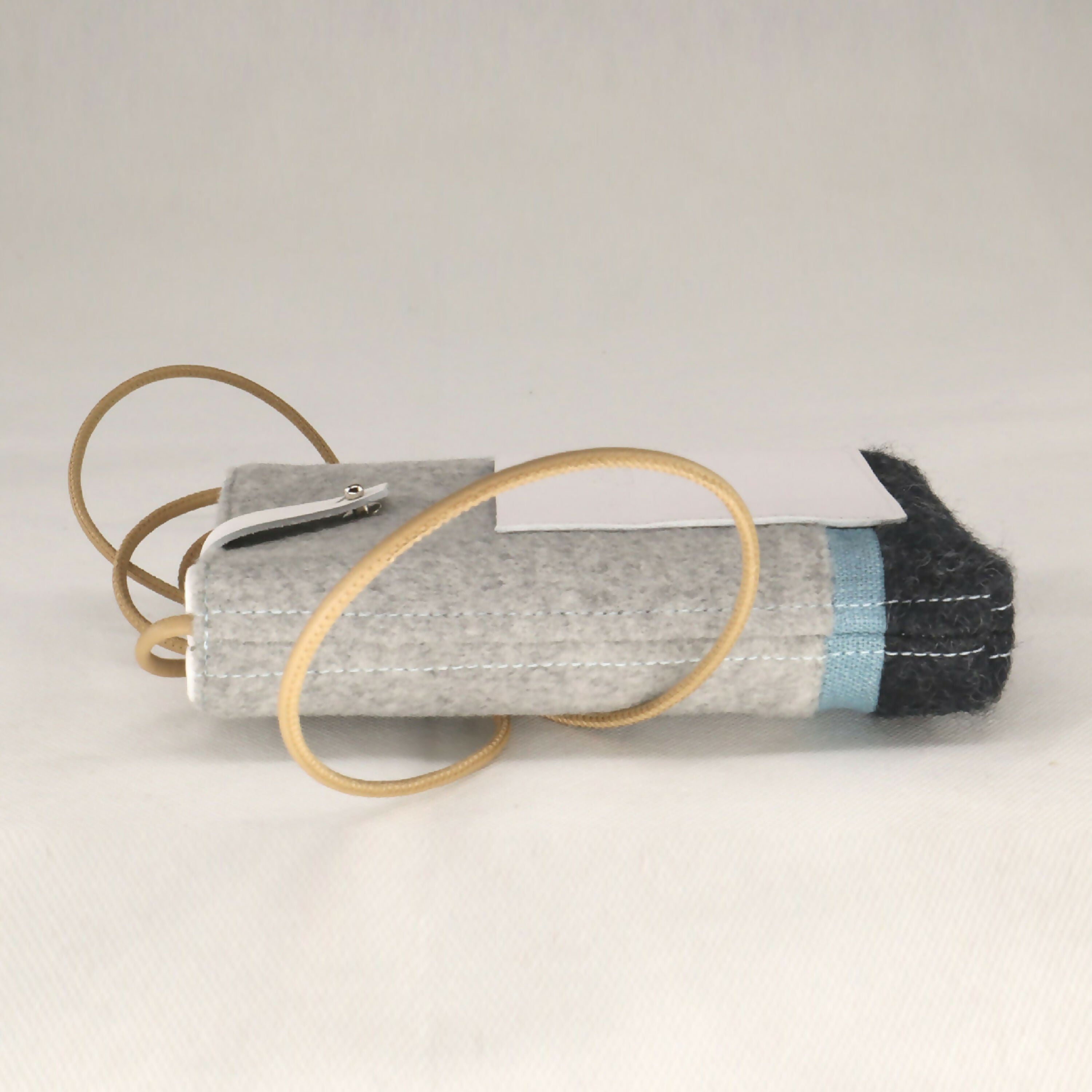 sac_poche_telephone_et_cb_couleur_glacier_sylvie_strohl copie | EMPREINTES Paris