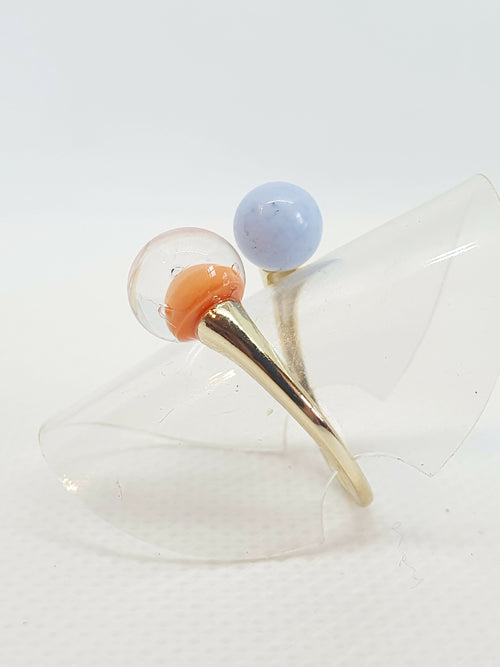 Bague réglable dorée - Duo de perles de verre bleu opalescent et corail | EMPREINTES Paris - EMPREINTES Paris