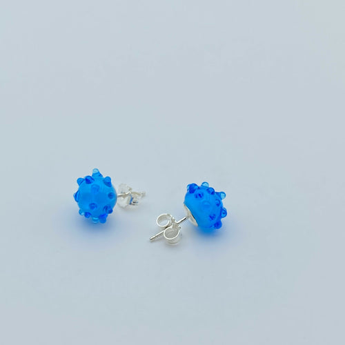 boucles_doreilles_puces_en_verre_bleu_clair_lathoumetie_helene copie | EMPREINTES Paris - EMPREINTES Paris