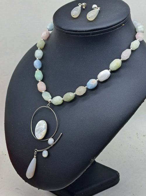 Parure collier et boucles d'oreilles Morganite et nacre | EMPREINTES Paris - EMPREINTES Paris