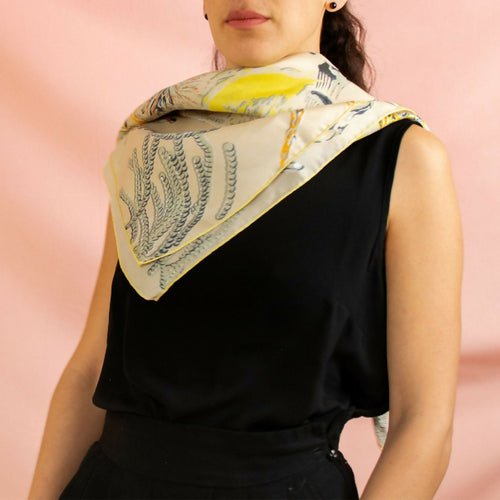 carre_de_soie_william_morris_on_the_milkyway_beige_prelude_dans_la_pampa copie | EMPREINTES Paris - EMPREINTES Paris