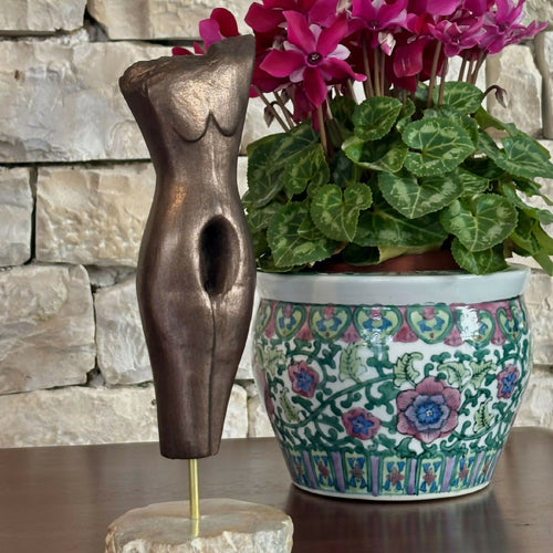 Figurine 1 en pierre calcaire de l'île de Ré, patiné bronze | EMPREINTES Paris - EMPREINTES Paris