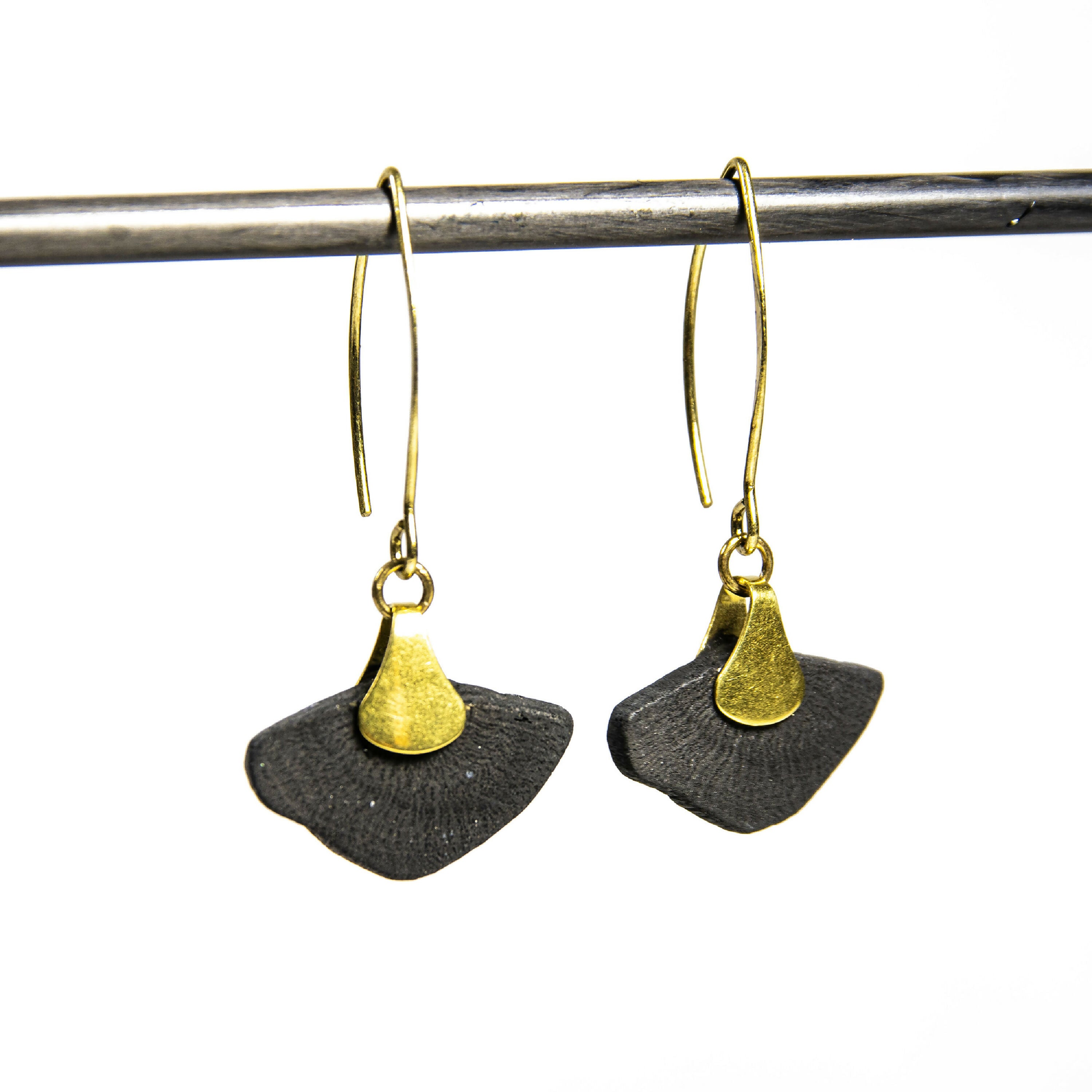 boucles_doreilles_mini_hime_fuli_ginko_3_charcoal_eskimeit copie | EMPREINTES Paris