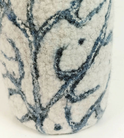 vase_haut_algues_bleublanc_en_feutre_de_laine_atelier_lanzetta copie | EMPREINTES Paris - EMPREINTES Paris