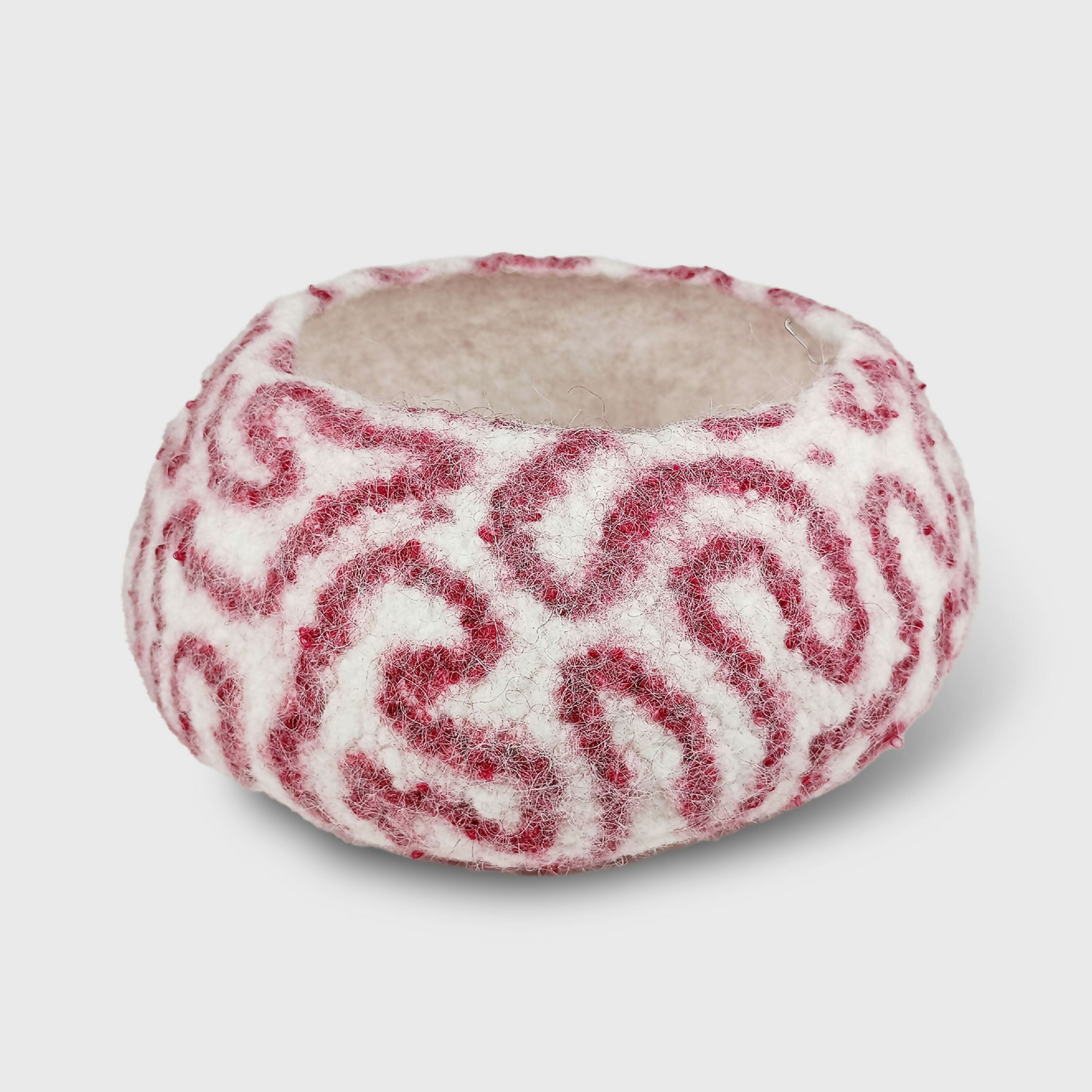 vide_poche_oursin_ecru_decor_ondulant_rouge_en_feutre_de_laine_atelier_lanzetta copie | EMPREINTES Paris