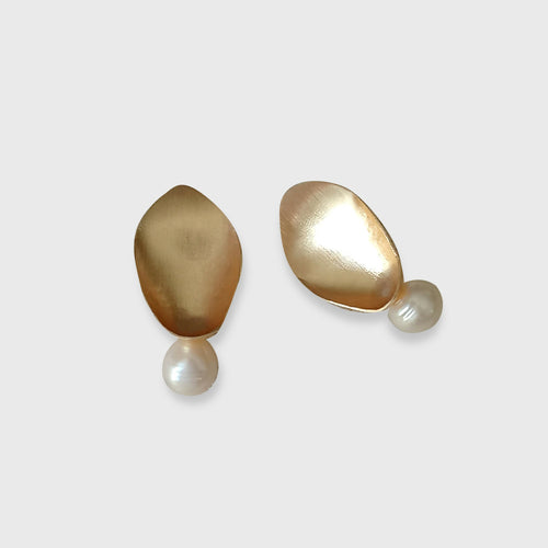 boucles_doreilles_laiton_en_or_brosse_gouttes_perles_coquillage_berengere_bourdil copie | EMPREINTES Paris - EMPREINTES Paris