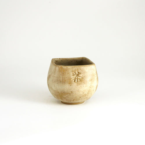 Tasse en grès - blanc avec kanji 'thé' | EMPREINTES Paris - EMPREINTES Paris