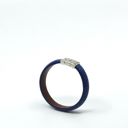 bracelet_en_galuchat_bleu_fermoir_eole_sylvie_zarnowski copie | EMPREINTES Paris - EMPREINTES Paris