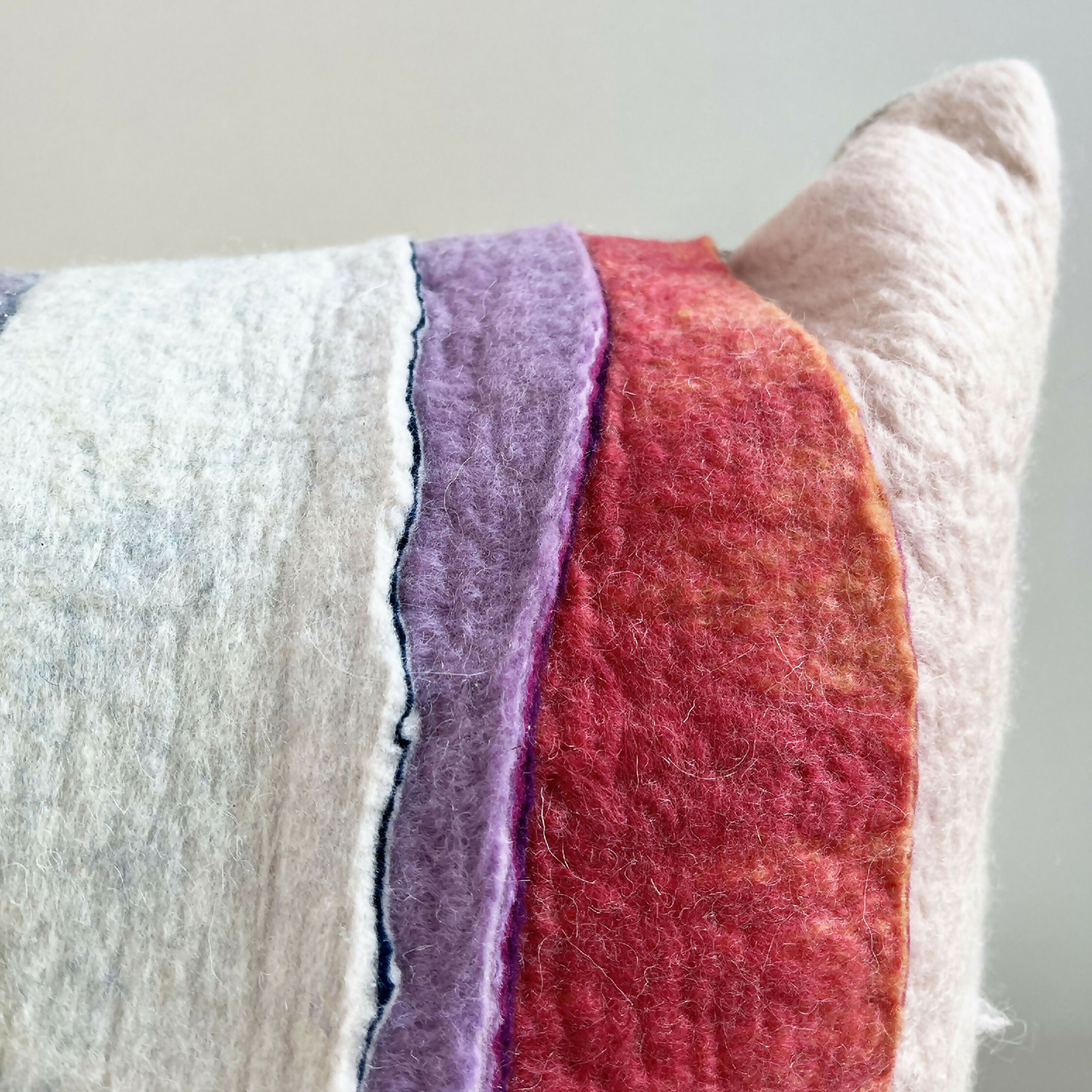 coussin_collection_strates_roses_vi_accords_feutres copie | EMPREINTES Paris