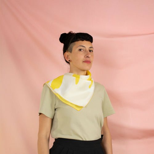 carre_de_soie_nebuleuse_jaune_et_blanc_prelude_dans_la_pampa copie | EMPREINTES Paris - EMPREINTES Paris