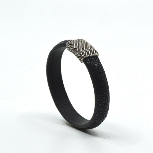 bracelet_en_galuchat_noir_fermoir_grain_detain_sylvie_zarnowski copie | EMPREINTES Paris - EMPREINTES Paris