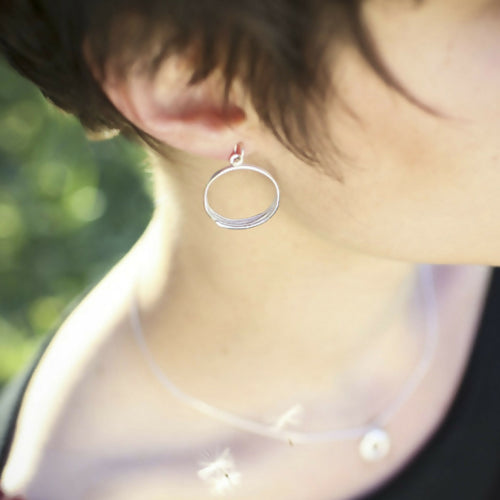 Créoles plates en argent massif texturé | EMPREINTES Paris - EMPREINTES Paris