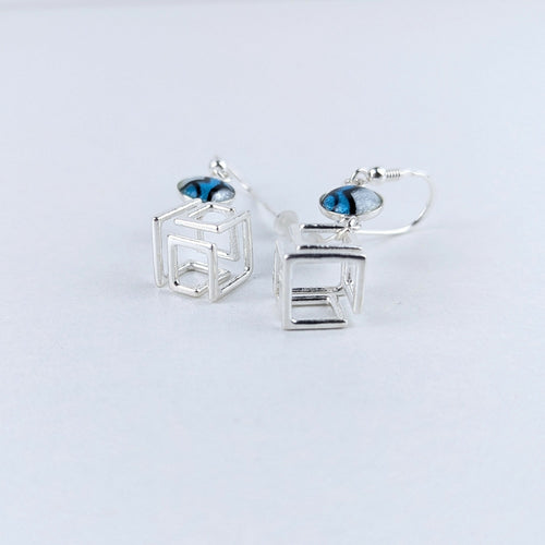 Boucles d'oreilles pendantes - Cubes suspendus - en émail et argent | EMPREINTES Paris - EMPREINTES Paris