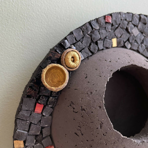 tableau_vegetal_mosaique_noir_dore_tillandsia_cupules_de_glands_musea_mosaique copie | EMPREINTES Paris - EMPREINTES Paris