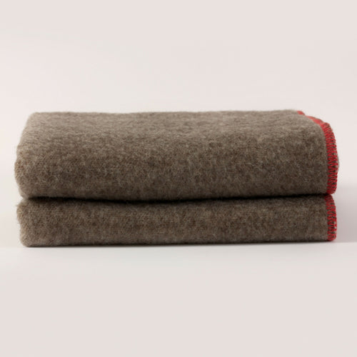 plaid_rhune_haute_laine_naturelle_gris_chine_finition_carmin_midipy copie | EMPREINTES Paris - EMPREINTES Paris