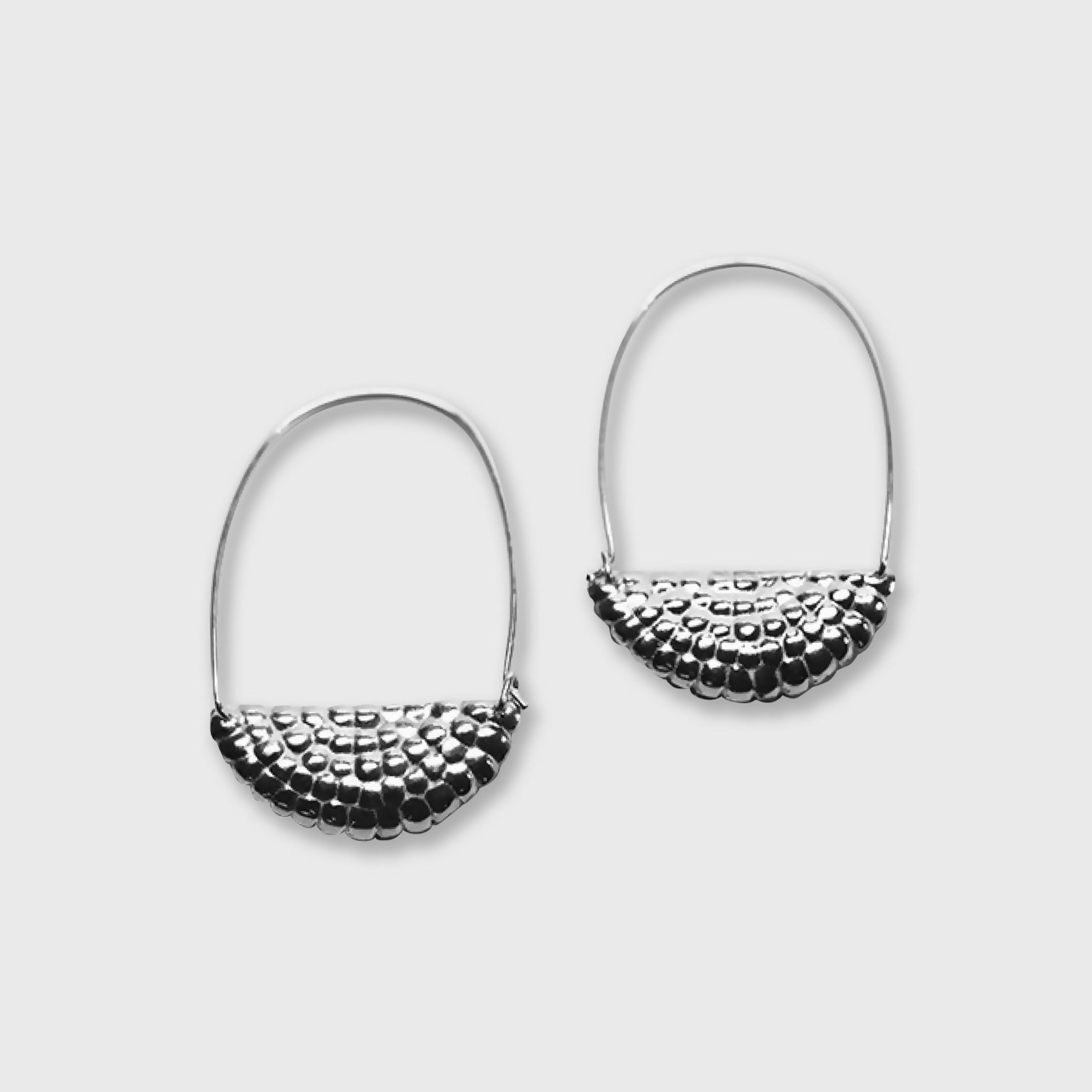 boucles_doreille_en_argent_massif_texture_graine_maa_bijoux_01 | EMPREINTES Paris