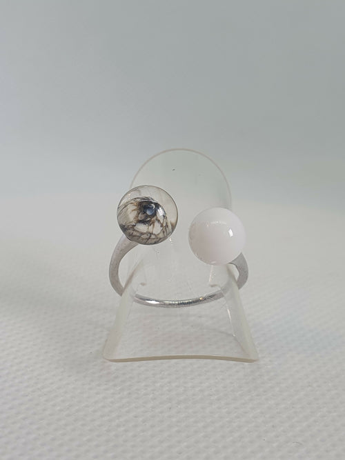 Bague réglable argentée - Duo de perles de verre blanc, ivoire/lapis et cristal | EMPREINTES Paris - EMPREINTES Paris