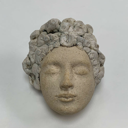 masque_de_femme_avec_sa_couronne_romantique_jade_sculptures copie | EMPREINTES Paris - EMPREINTES Paris