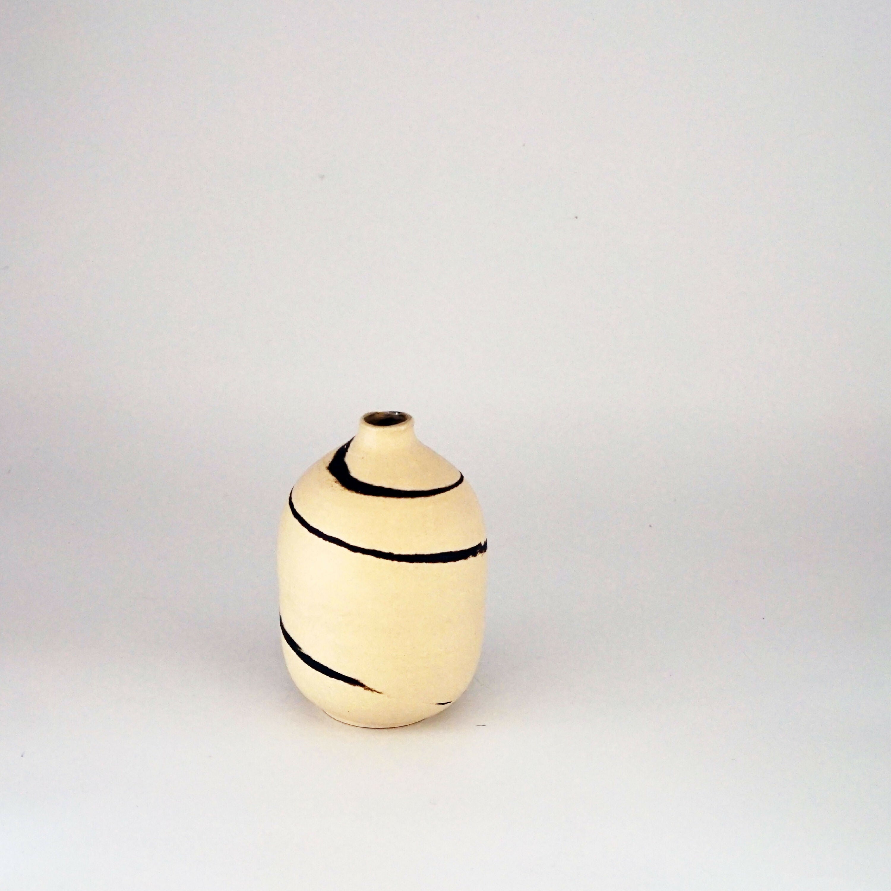 petit_soliflore_blanc_et_noir_serie_nuages_2_potje copie | EMPREINTES Paris