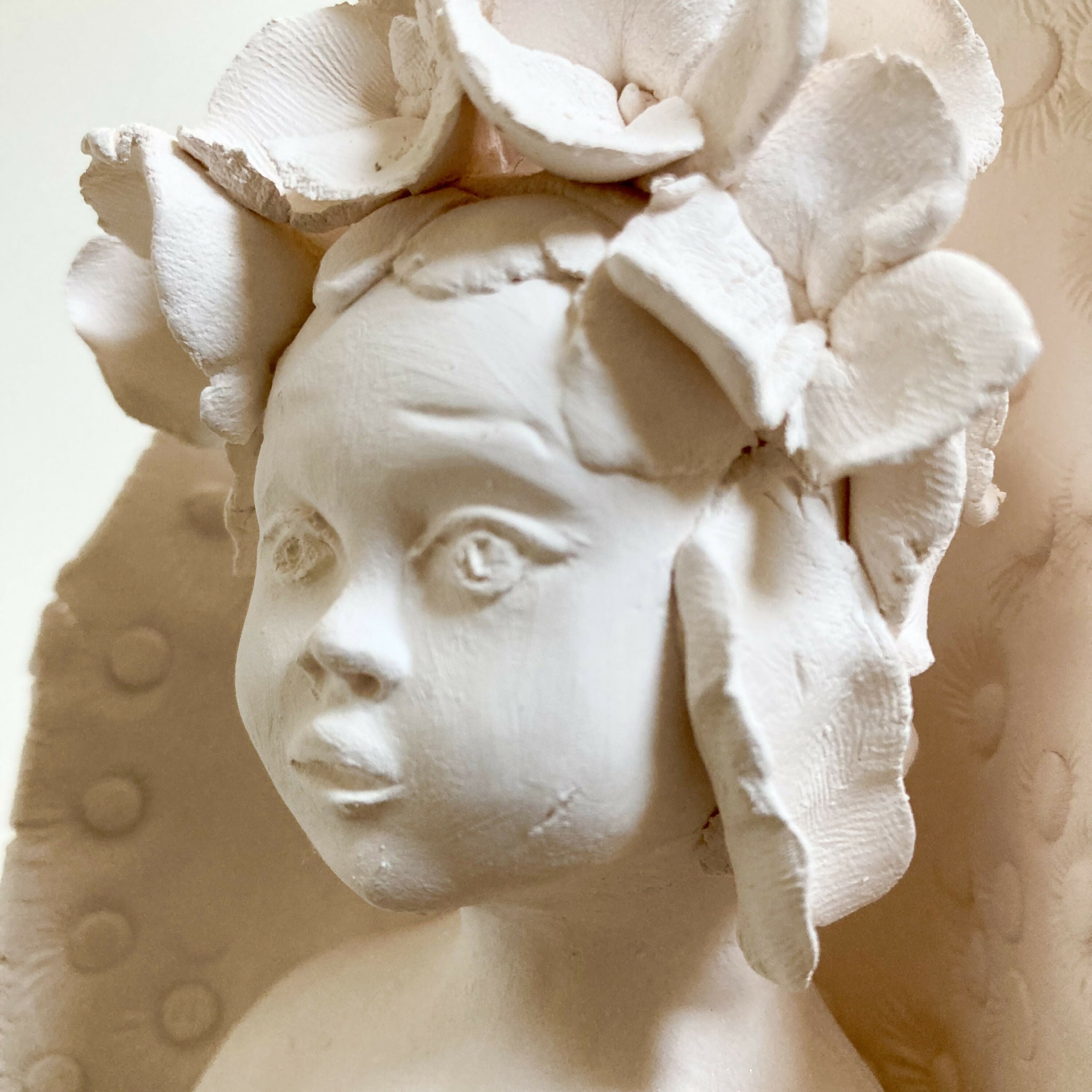 sculpture_enfant_aux_fleurs_serge_nicole_porcelaine copie | EMPREINTES Paris