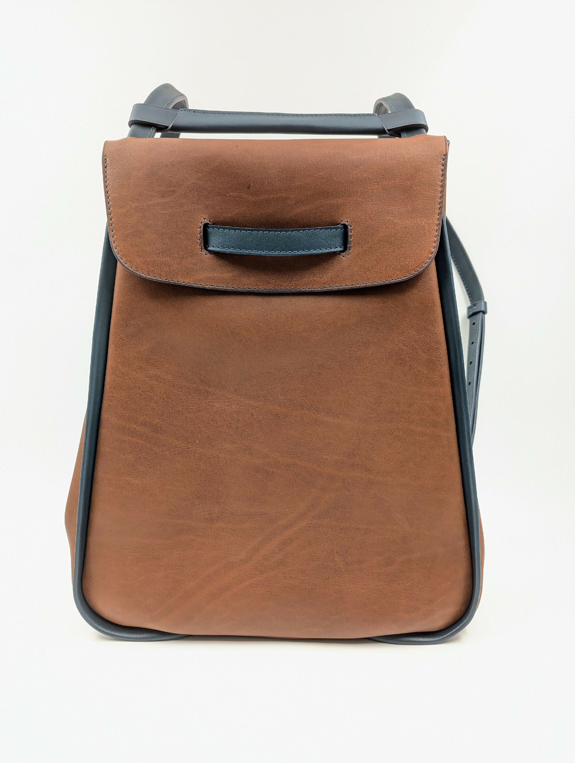 sac_a_dos_en_cuir_atelier_lily_b copie | EMPREINTES Paris