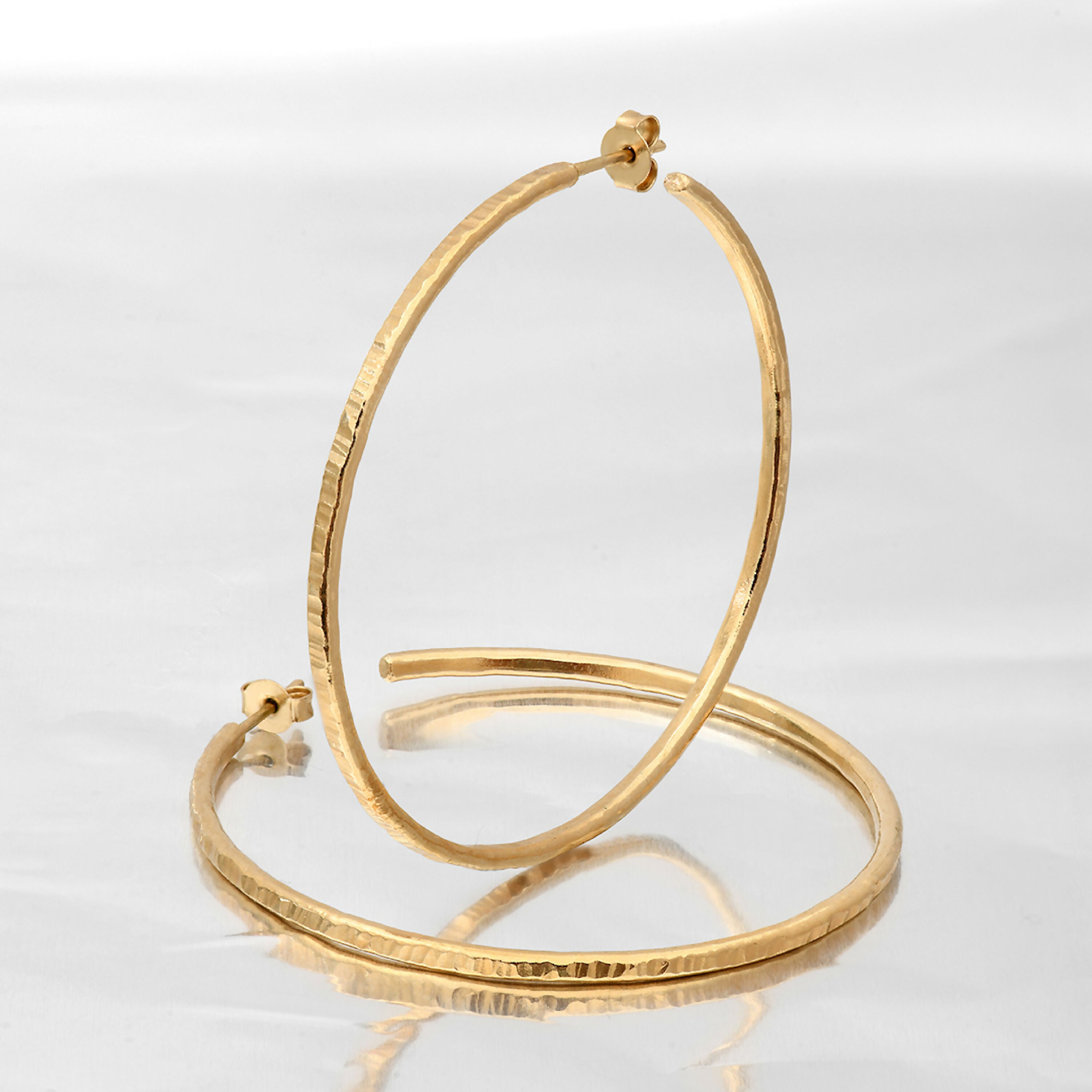 Grandes Créoles martelées Or | EMPREINTES Paris