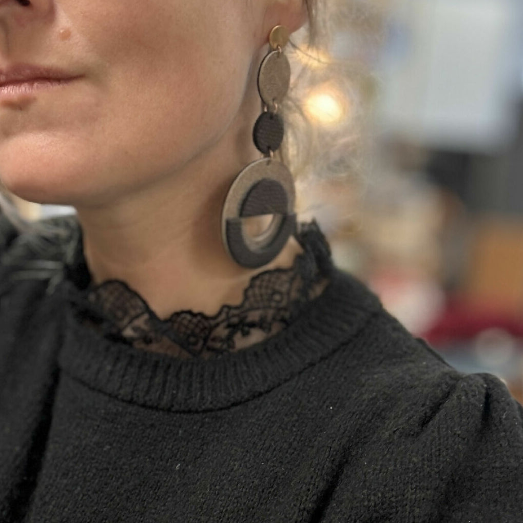 boucles_doreilles_retro_chic_noires_julie_troncin_maroquinerie copie | EMPREINTES Paris
