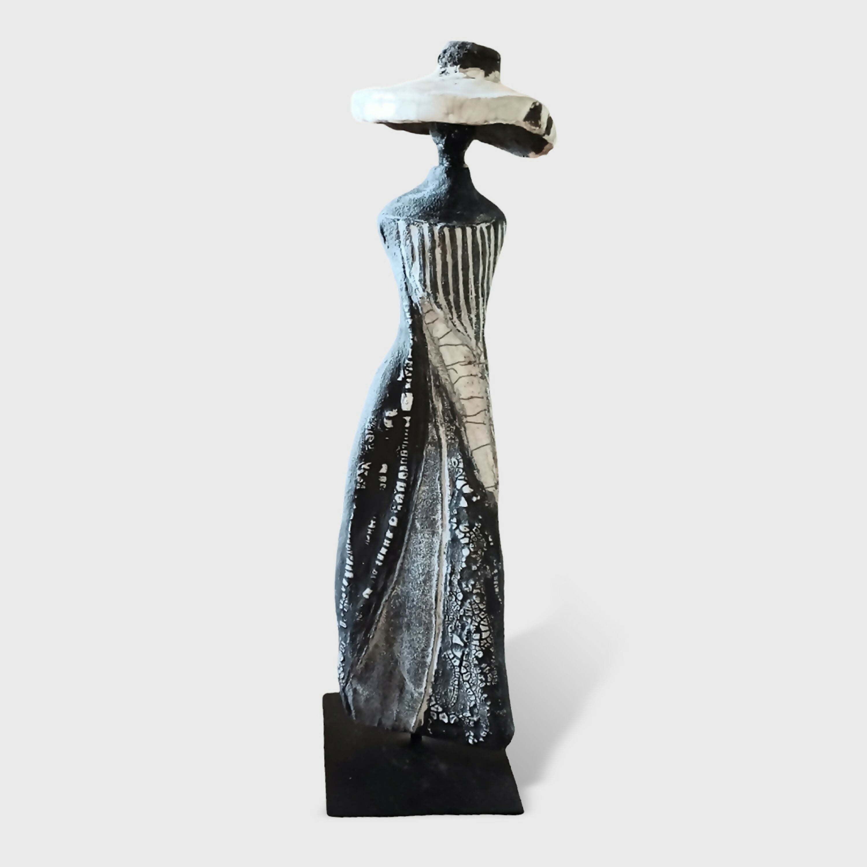sculpture_raku_capeline_blanche_marie_juge_sculpteur_raku copie | EMPREINTES Paris