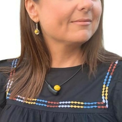 collier_atome_en_ceramique_coloree_et_tour_de_cou_noir_3_andreani_creations copie | EMPREINTES Paris - EMPREINTES Paris