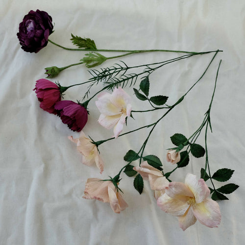 Bouquet de fleurs en papier variations autour du violet : renoncule, cosmos, roses sauvages | EMPREINTES Paris - EMPREINTES Paris