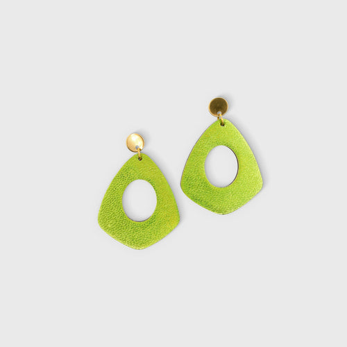 boucles_doreilles_creoles_en_cuir_vert_metallise_julie_troncin_maroquinerie | EMPREINTES Paris - EMPREINTES Paris