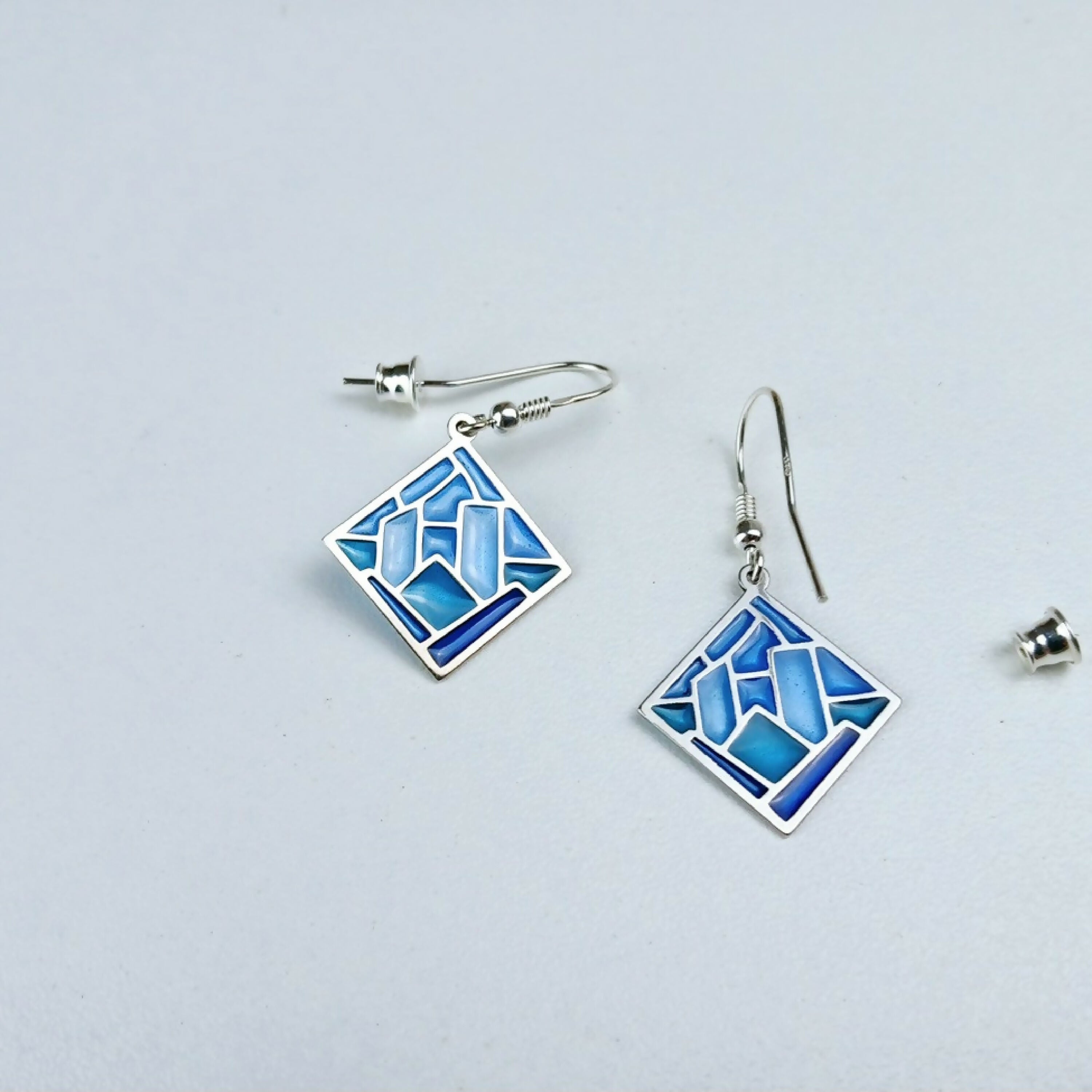 dans_ma_ville_boucles_doreilles_en_email_plique_a_jour_les_emaux_arediens_lemail_grand_feu_de_limoges copie | EMPREINTES Paris