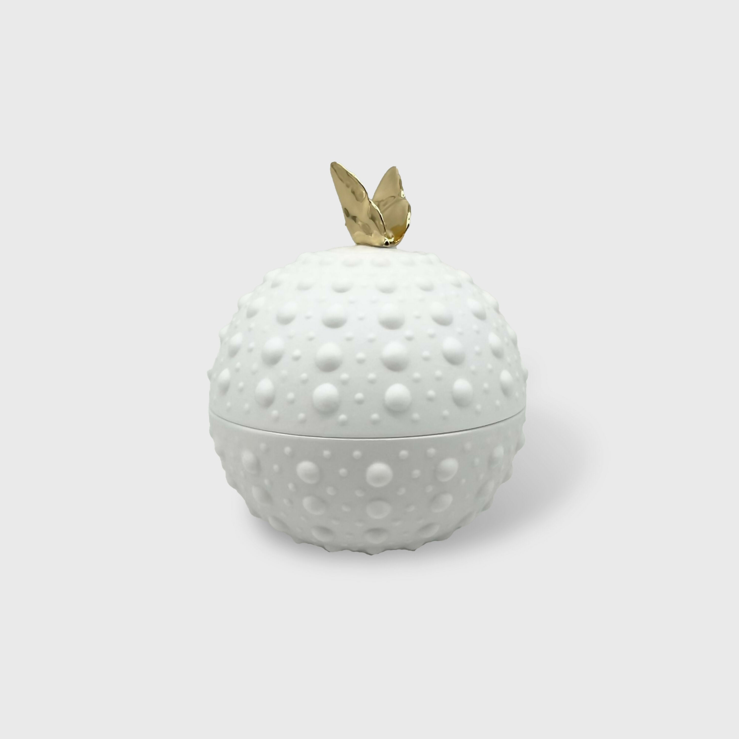 bonbonniere_boule_picots_avec_papillon_en_or_grang_modele_porcelaine_de_limoges_la_seynie copie | EMPREINTES Paris