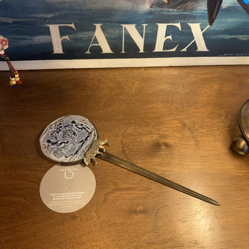 ouvre-lettres bleu, tigre et lion, art antique, cadeau collection decoration bleu, cadeau homme, cristal made in France, Stephane Dunoyer creations, piece unique | EMPREINTES Paris - EMPREINTES Paris