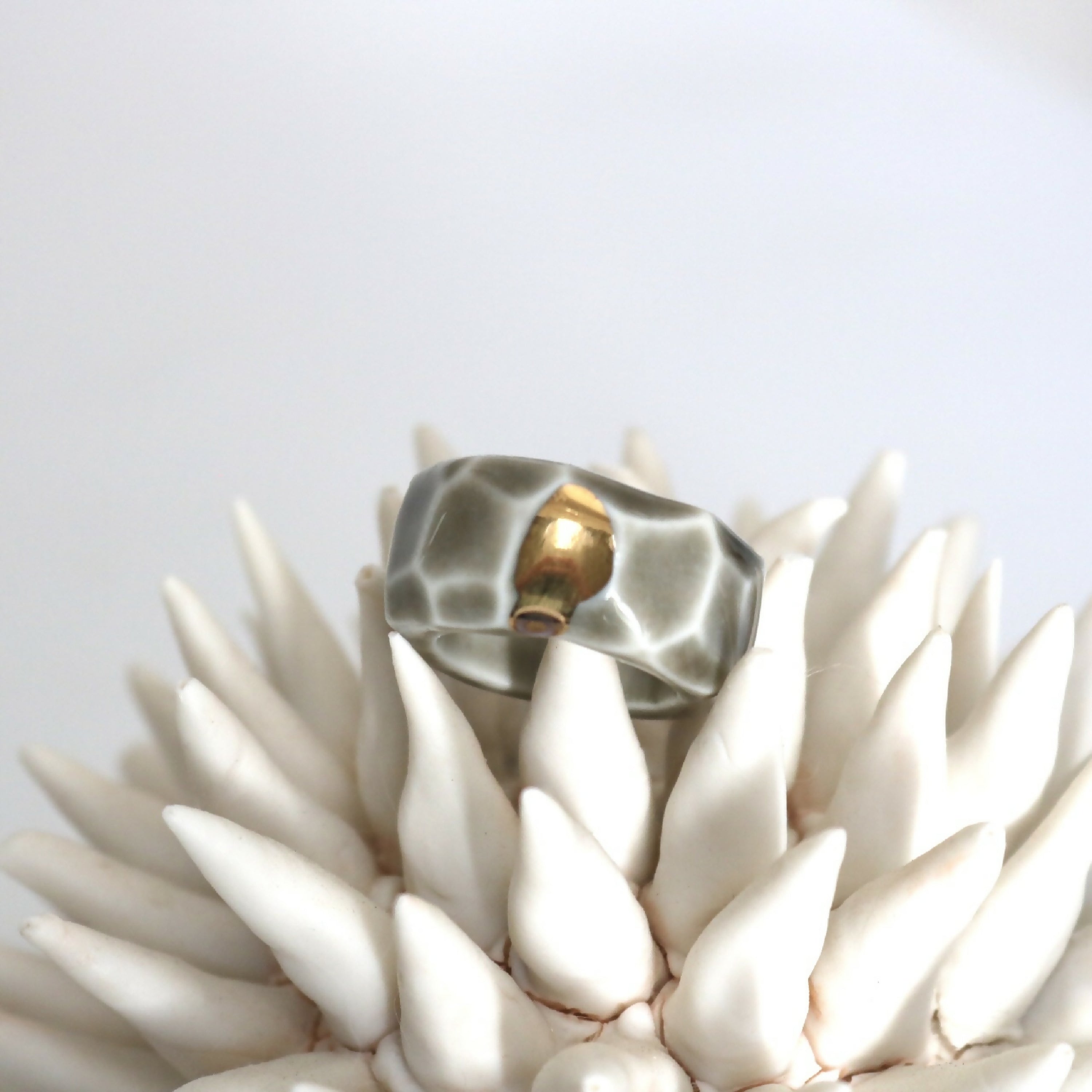 Bague facettée porcelaine et or | EMPREINTES Paris