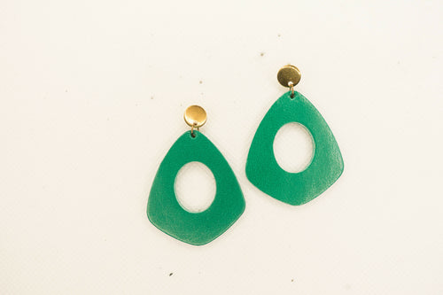 boucles_doreilles_creoles_en_cuir_vert_vif_julie_troncin_maroquinerie | EMPREINTES Paris - EMPREINTES Paris