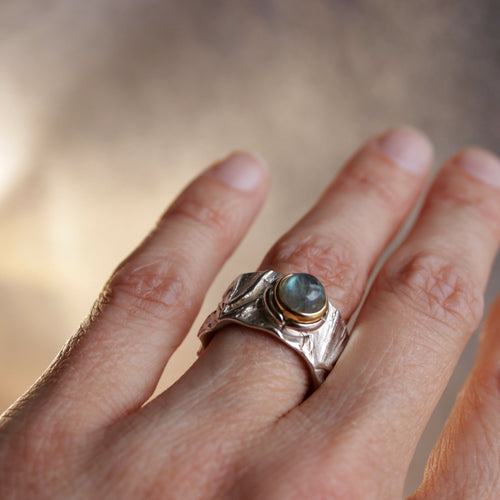 bague_lotus_piece_unique_t53_en_argent_pur_or_et_palladium_avec_labradorite_sol_billeke copie | EMPREINTES Paris - EMPREINTES Paris