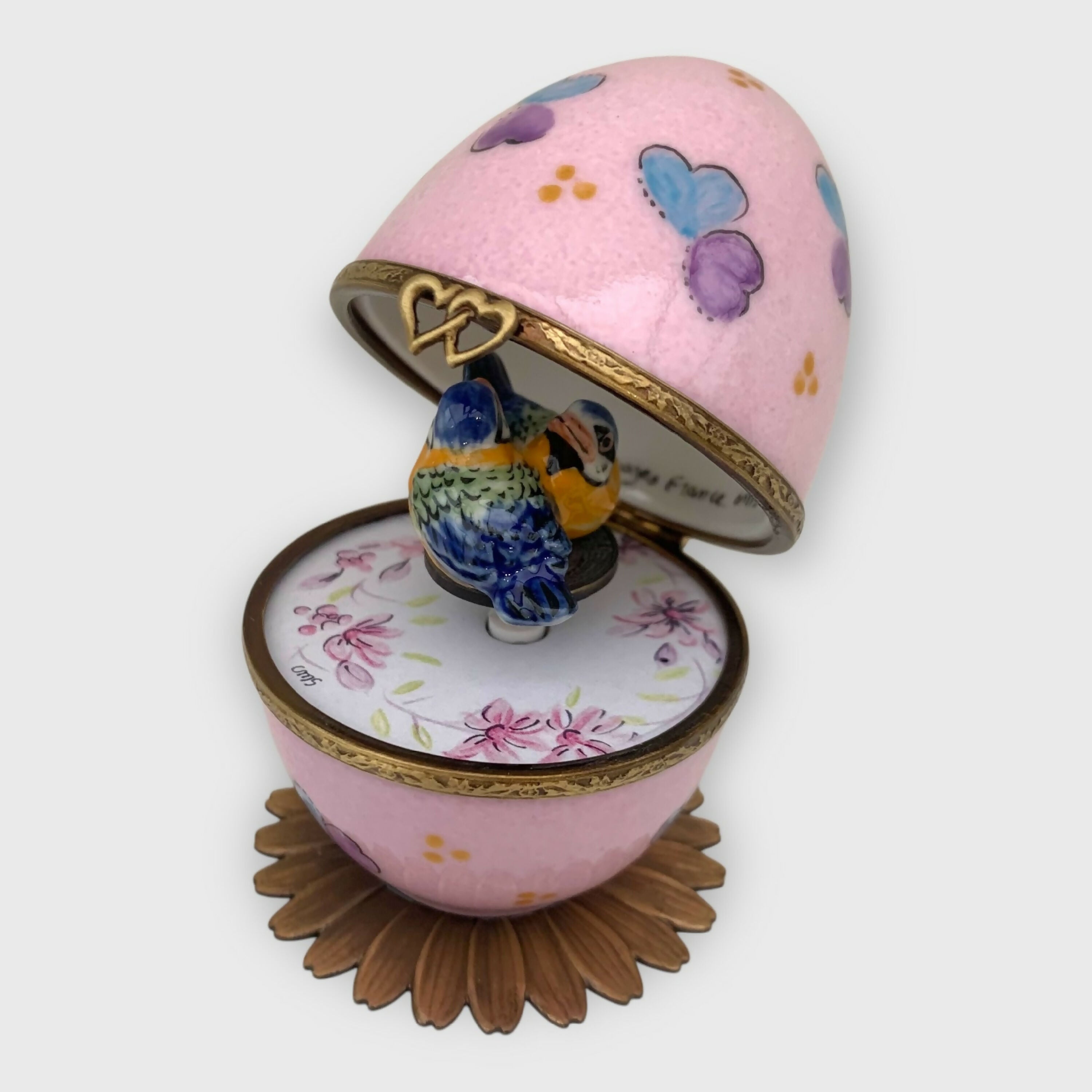 cadeau-rose_decoration-coeur_oiseaux-amoureux_oiseau-chantant_automate_cadeau-amoureux_saint-Valentin_cadeau-naissance_fete-bebe_boite-a-musique_enfantin_noce-de-porcelaine_fete-des-meres_oeuf-faberge_oeuf-collection_collection-classique_cadeau-fin-annee_cadeaux-maitresses_noce-de-porcelaine | EMPREINTES Paris