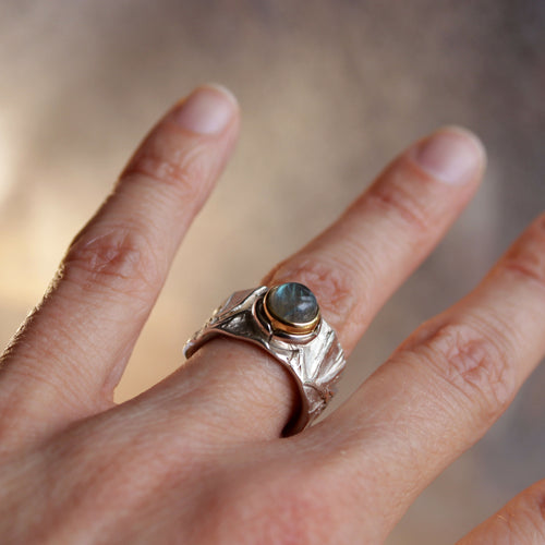 bague_lotus_piece_unique_t53_en_argent_pur_or_et_palladium_avec_labradorite_sol_billeke copie | EMPREINTES Paris - EMPREINTES Paris