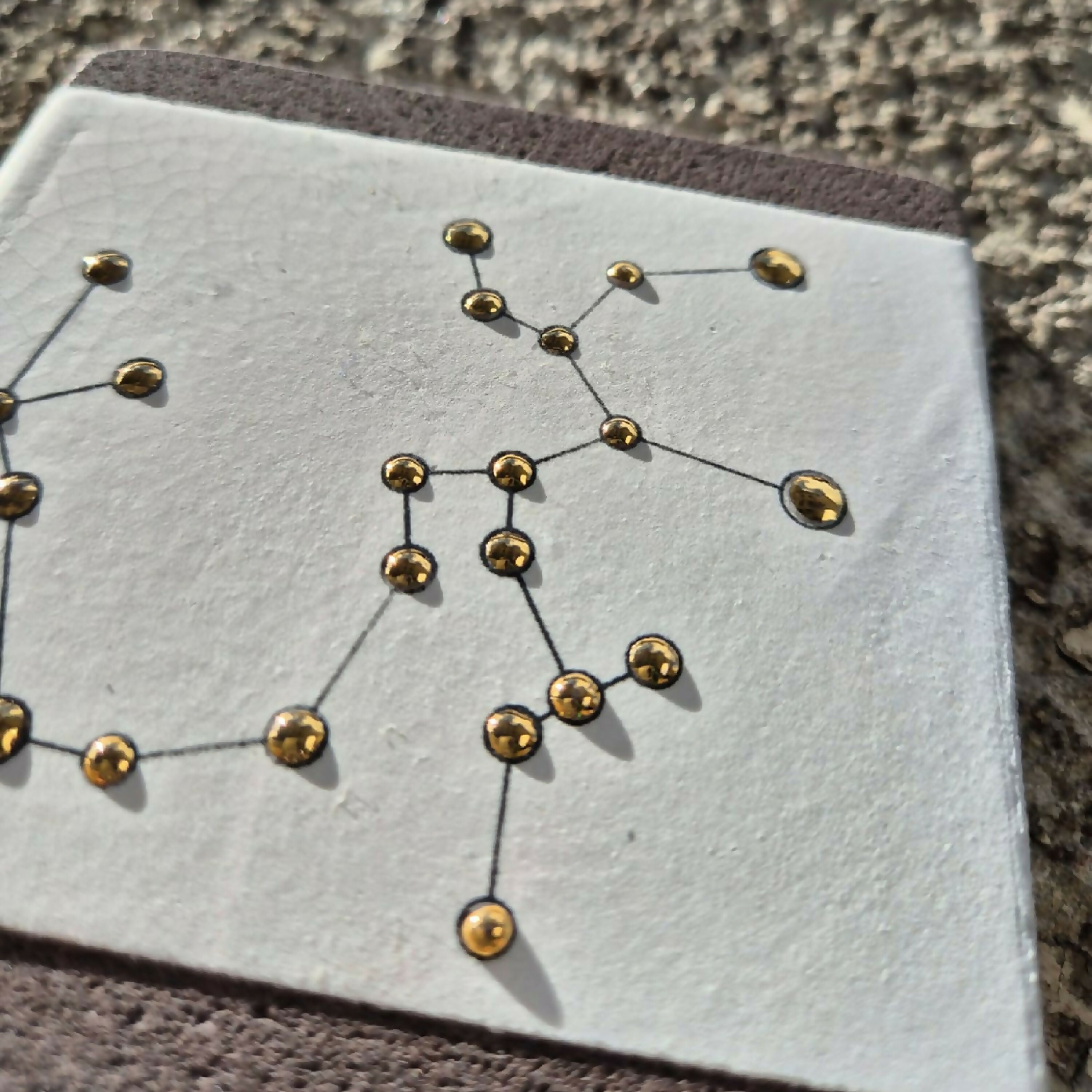 carre_de_pierre_de_lave_emaillee_constellation_du_sagittaire_les_emaux_de_marie copie | EMPREINTES Paris