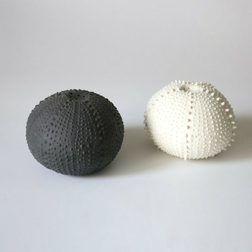 saliere_porcelaine_noire_oursin_cglabsete copie | EMPREINTES Paris - EMPREINTES Paris